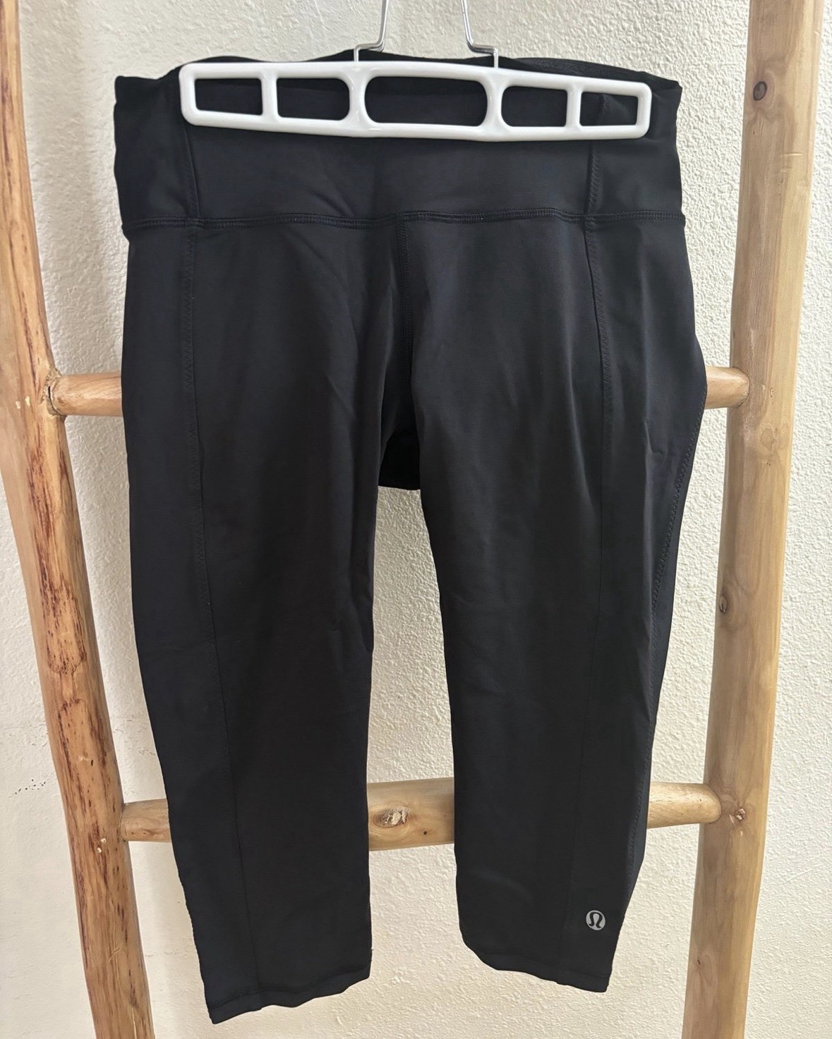 Lululemon Capri Women's Black active leggings