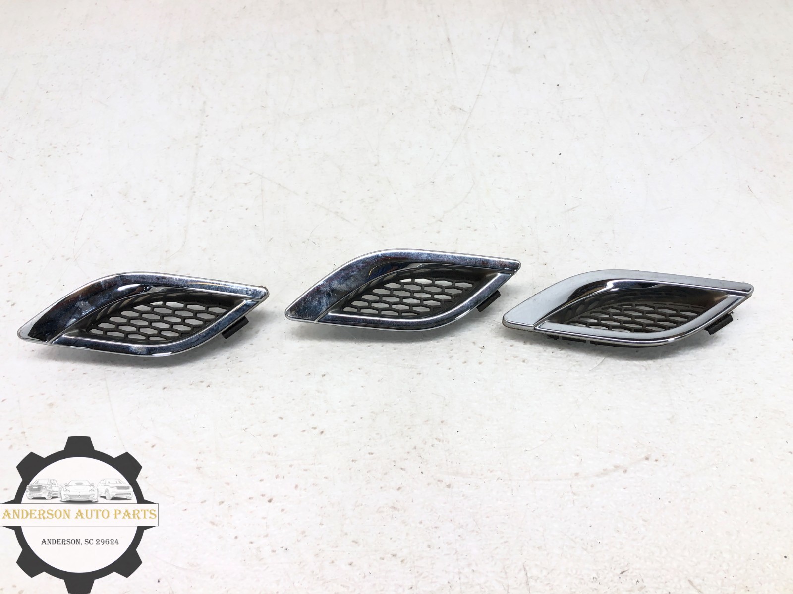 2014-2020 MASERATI QUATTROPORTE RIGHT PASS FRONT FENDER VENT GRILL TRIM X3 OEM