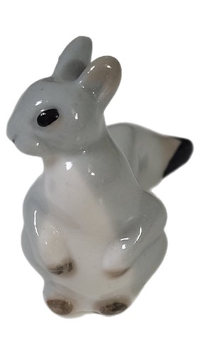 Estatuilla de porcelana Lomonosov curiosa gris punta de cola negra ardilla miniatura URSS