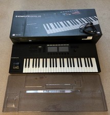 Native Instruments Komplete Kontrol S49 Mk2 MIDI Keyboard Controller & Cover