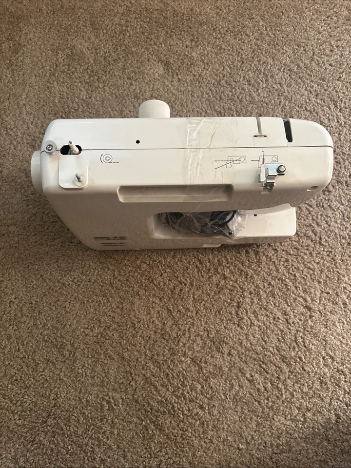 Nova máquina de costura mecânica Brother LS-2125 com pés bônus caixa lacrada - Imagem 3 de 4