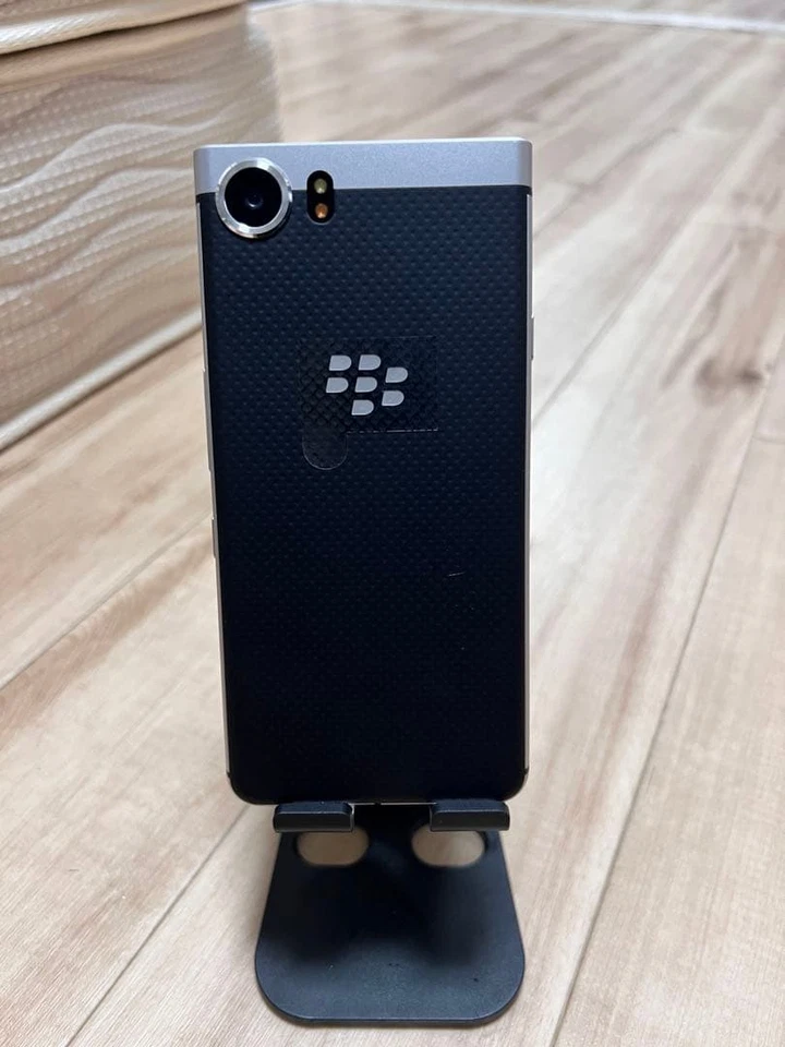 Blackberry Key one  BBB100-6 Black/Sliver Ram 3GB Rom32GB Unlocked SIM Free - Image 2 of 4