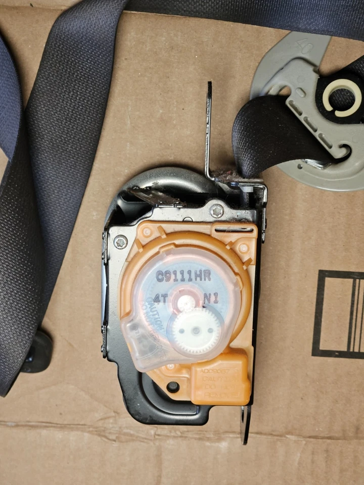 Cinturones de seguridad delanteros Scion TC 2005-2010 (OEM) negros (sin desplegar) Foto 2 de 4