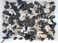 LARGE LOT OF AUTO KEY BLANKS GM FORD DODGE AND FORIEGN  3+ POUNDS UNCUT CAR