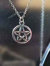 Pentagram pentacle pendant Necklace - Silver tone metal on fine