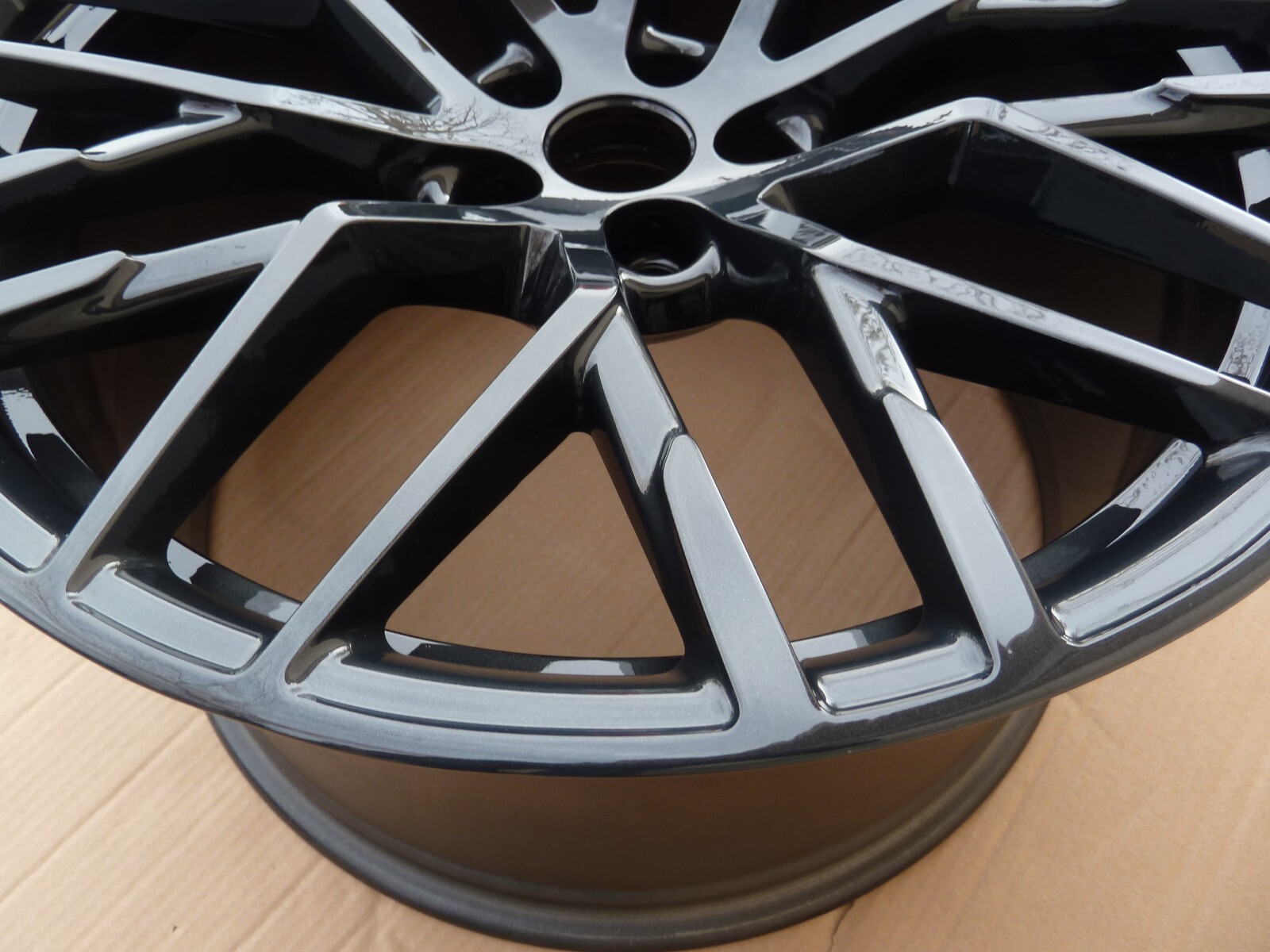 Reconditioned OEM 17-2023 Audi R8 20x11 +47 20'' Gloss Dark Charcoal Rim Wheel