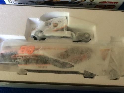 Dale Jarrett #88 UPS 2006 1/64 Hauler & Diecast Action ARC Near Mint - Picture 5 of 10