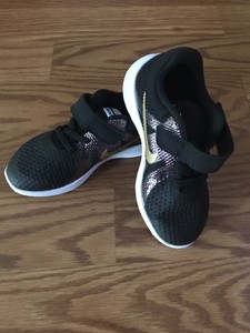 nike revolution 4 sh