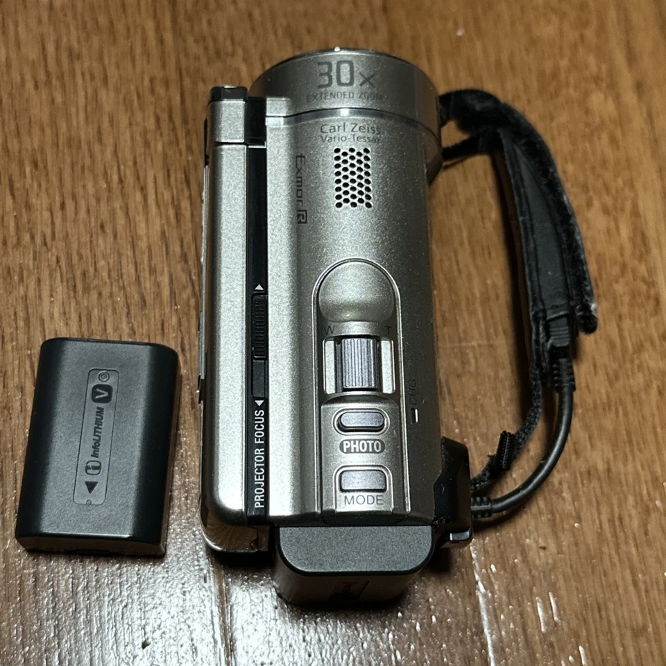 Sony Handycam HDR-PJ200 Camcorder w/Charger, Carry Case & 2 🔋’s 🔥 - Image 3 of 4