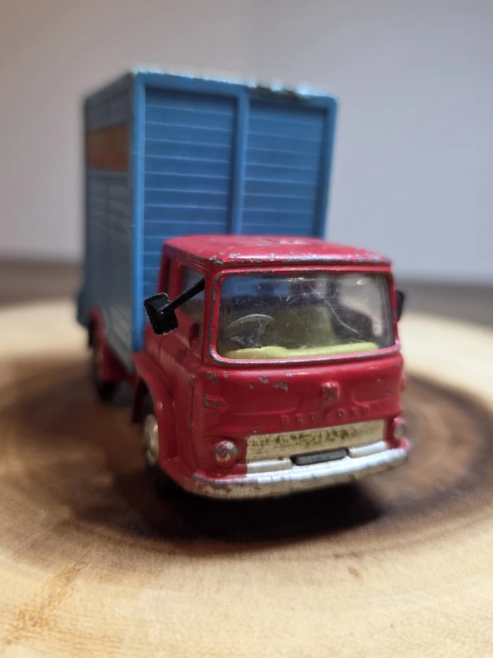 VINTAGE 1960s CORGI TOYS CHIPPERFIELDS CIRCUS BEDFORD HORSE TRANSPORTER - Image 2 of 4