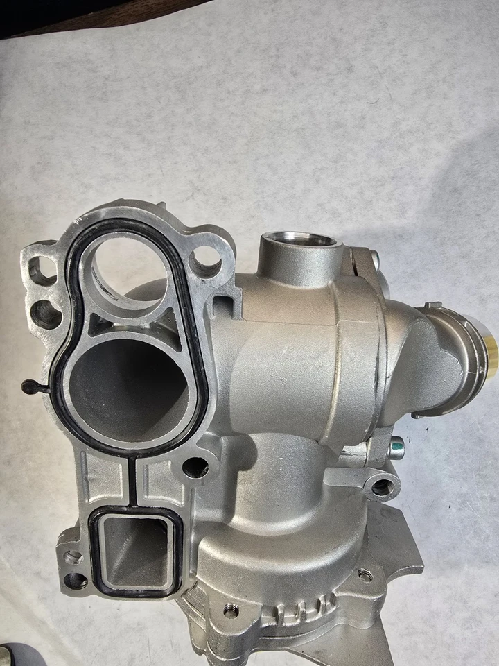 Bomba de agua de aluminio compatible con Audi A3 A4 A5 A6 Q3 Q5 TT A4 Allroad... Foto 3 de 4