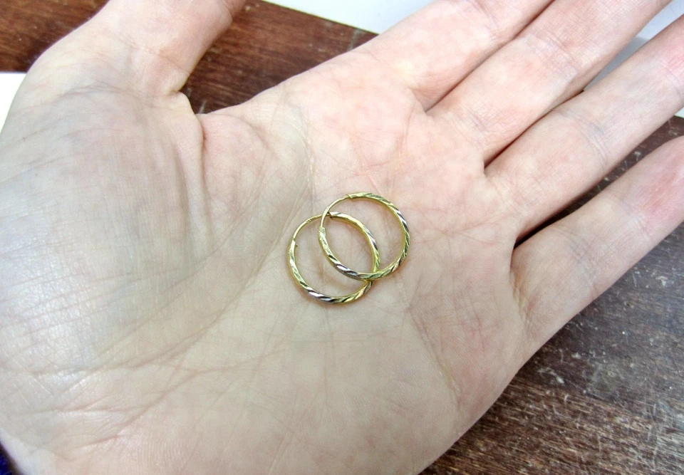 L@@K Gorgeous 14K Multi-tone Gold Hoop Earrings Frosted Diamond-cut 3/4" dia - Image 4 of 4