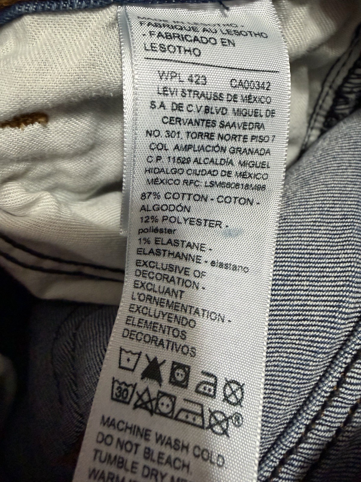 Signature by Levi Strauss Slim Jeans Women Size W28 L30 Stretch Blue Distressed thumbnail 4