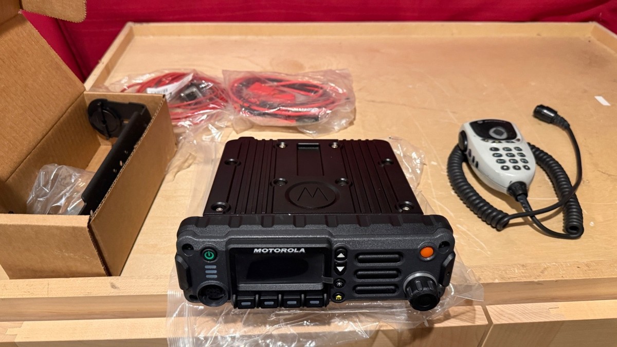 MOTOROLA APX 2500 7/800mhz TDMA M24URS9PW1BN 6KG ENCRYPTION