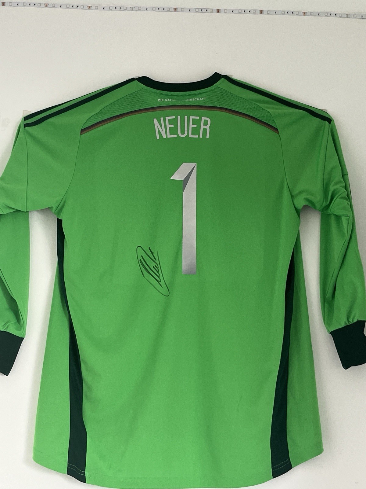 Maillot original de Manuel Neuer dédicacé souvenir historique du football