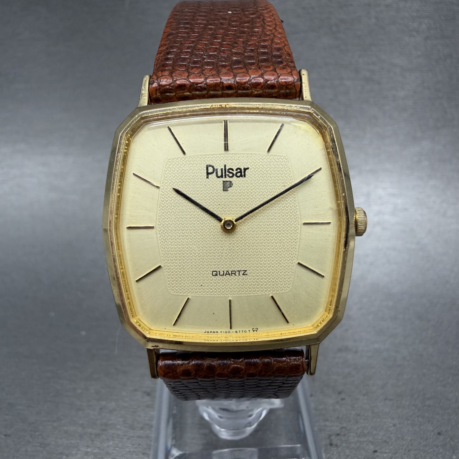 Gold New Seiko Men Battery Y100-5549 Dial 30mm Champagne Pulsar Tone Watch Tank - vintagewatches.pk