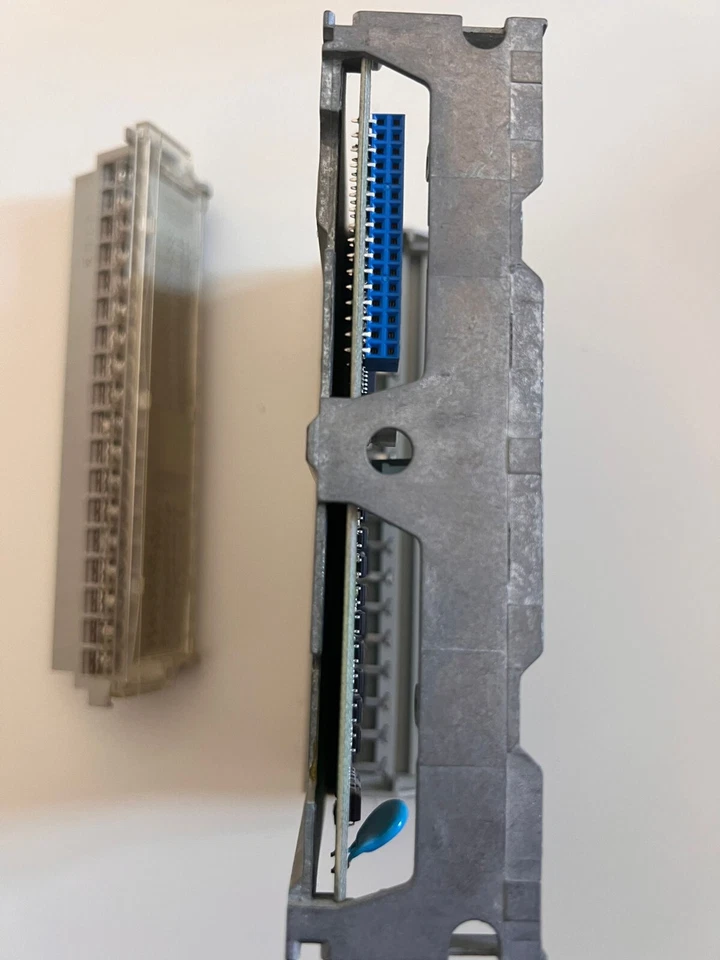 MODICON SCHNEIDER Telemecanique TSX - TSXDMZ28DT - 16 Inputs / 12 Output Module - Imagen 4 de 4