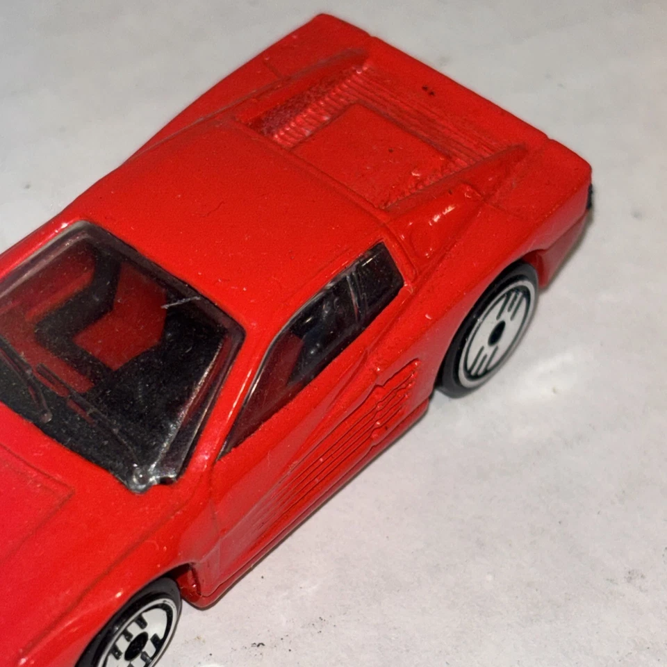 Coche de juguete de carreras pequeño fundido a presión vintage Hot Wheels Mattel Ferrari rojo logotipo rápido 1986 Foto 3 de 4