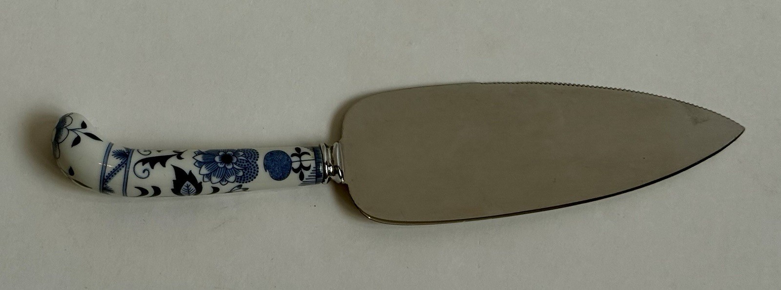 Vintage PRILL Sheffield England Pie Cake Server Blue & White Serrated Edge