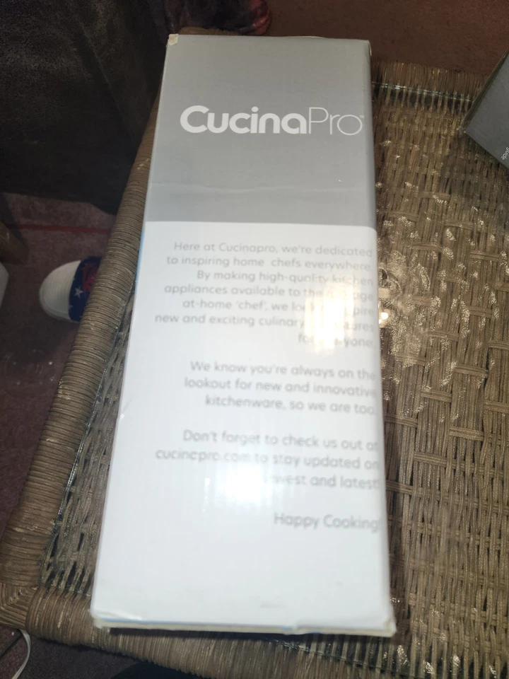 Molinillo manual de carne y salchicha Cucina Pro hierro fundido de alta resistencia Foto 4 de 4