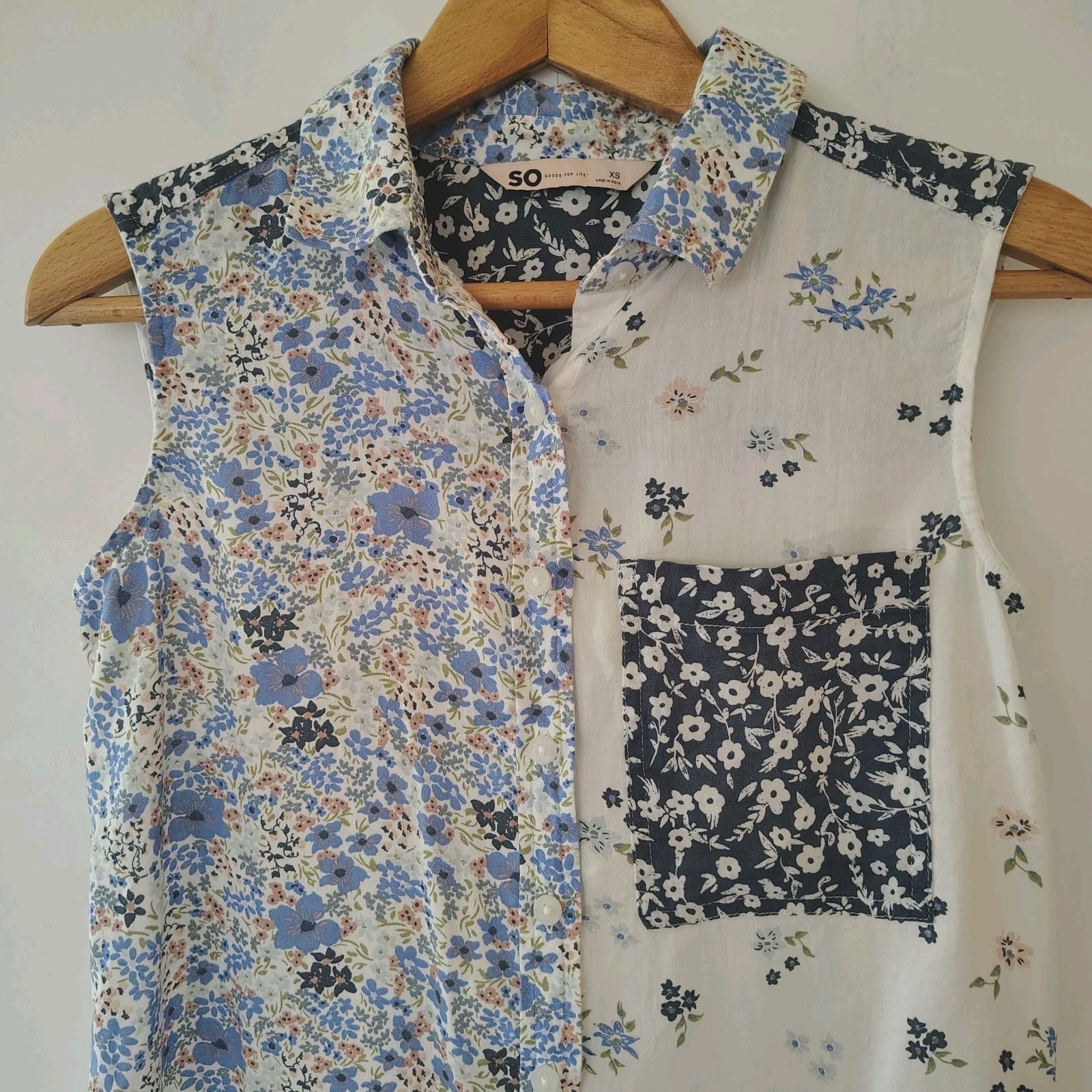 SO Floral Patchwork Sleeveless Button Up Blouse S… - image 2