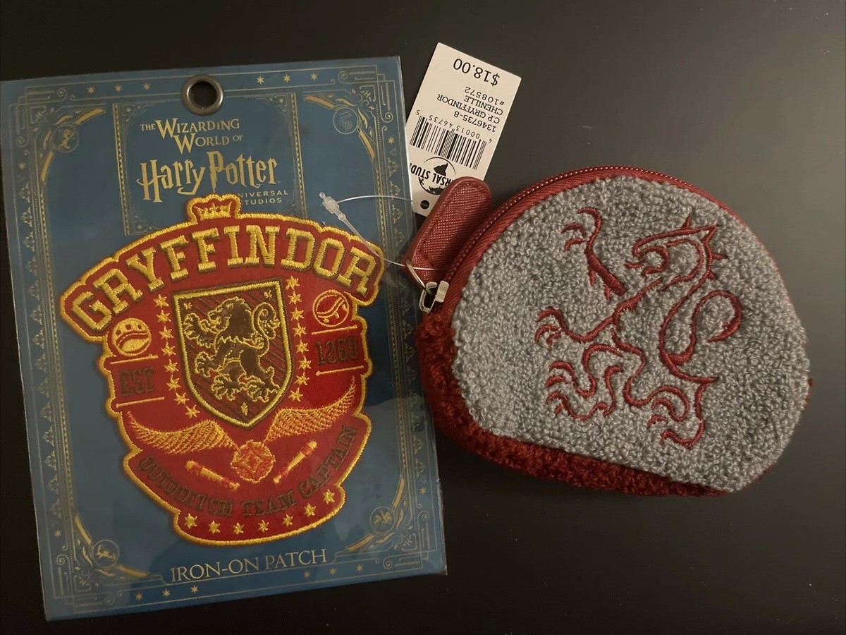 ＳＯＬＤ ＯＵＴ! Gryffindor Chenille Coin Purse And Iron On Patch Universal Studios
