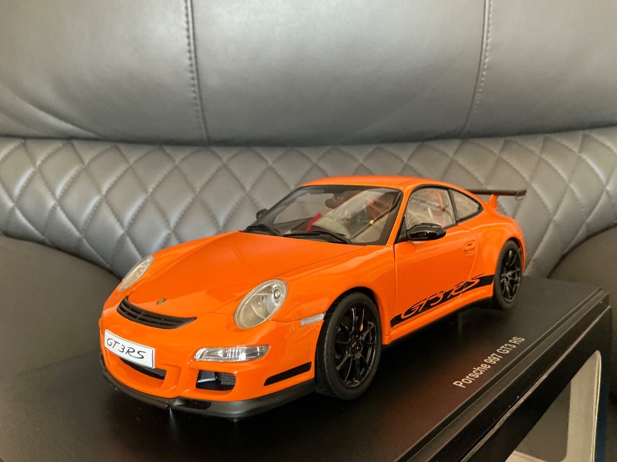 AUTOART 1/18 PORSCHE 997 GT3 RS 2006 ORANGE WITH BLACK STRIPES