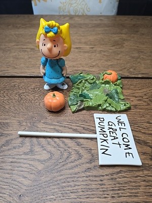 Memory Lane Peanuts Halloween Sally Brown Figure Smiling 