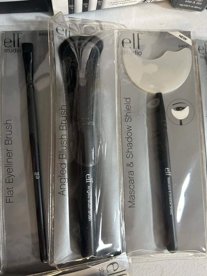 LOT 16 ELF Cosmetic Items: Lashes/Eye & Face Brushes/Liner - Image 4 of 4