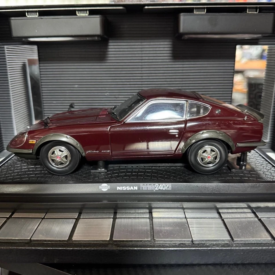 Kyosho Nissan Fairlady 240Z-G Maroon 1/18 Diecast Model Car Rare Discontinued - Image 3 of 4