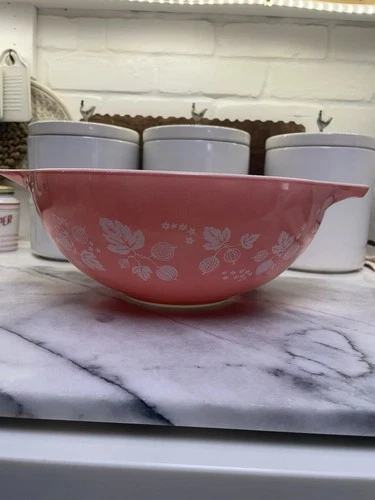 Vintage Pyrex Cinderella mixing bowl in the "Gooseberry" pattern