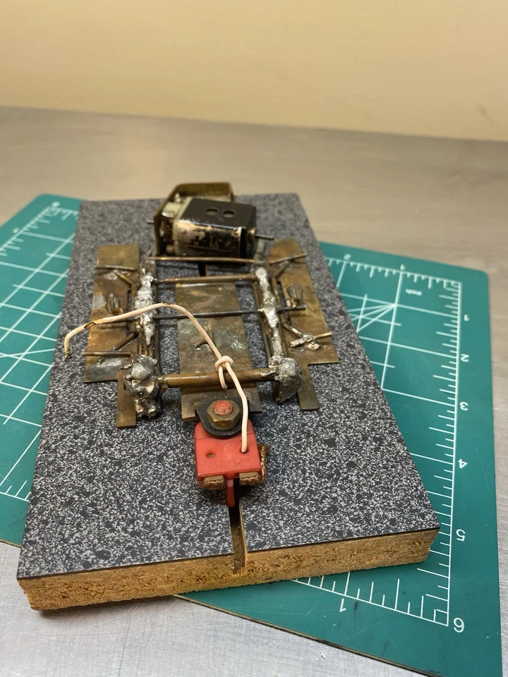 Винтажная трассовая автомодель 1/24 латунное шасси MURA 16D мотор проверен на ходу - Изображение 2 из 4