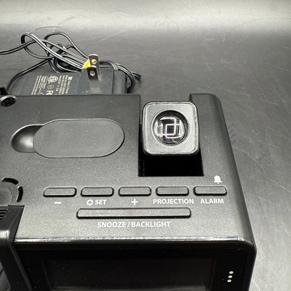 La Crosse Alarm Clock Docking Station Black Wattz 2.0 Projection Wireless Charge - Image 4 of 4