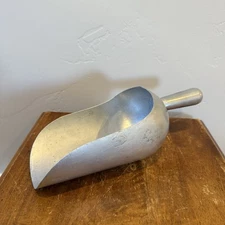 Vintage SHINOLA SCOOP #4.5 4 1/2 Aluminum Feed / Flour Scoop Farmhouse 11” Long
