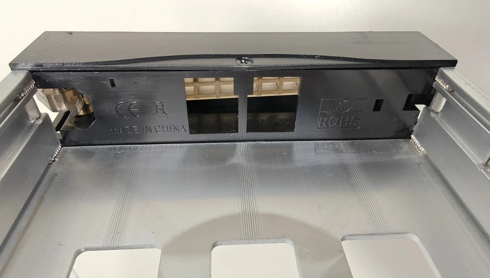 iStar or StarTech SATSASTRAYBK Extra 2.5in 3.5in Hot Swap Hard Drive Tray VENTED - Image 4 of 4