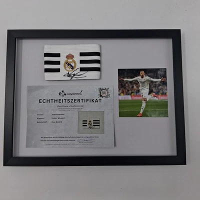 Kapitänsbinde Kylian Mbappe signiert im Rahmen Real Madrid Frankreich Autogramm  - Bild 1 von 4