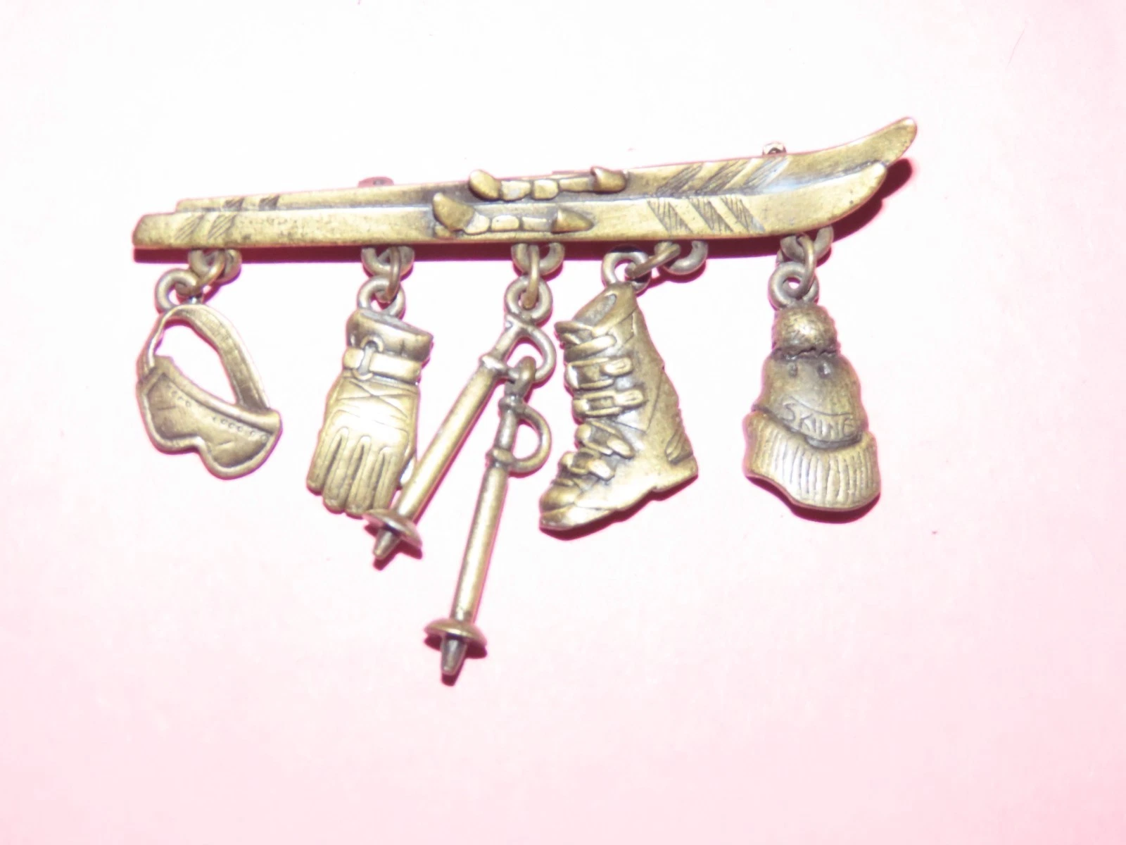 SNOW SKIIS CHARMS PIN BROOCH VINTAGE SIGNED JJ POLES BOOTS GLOVES GOGGLES HAT