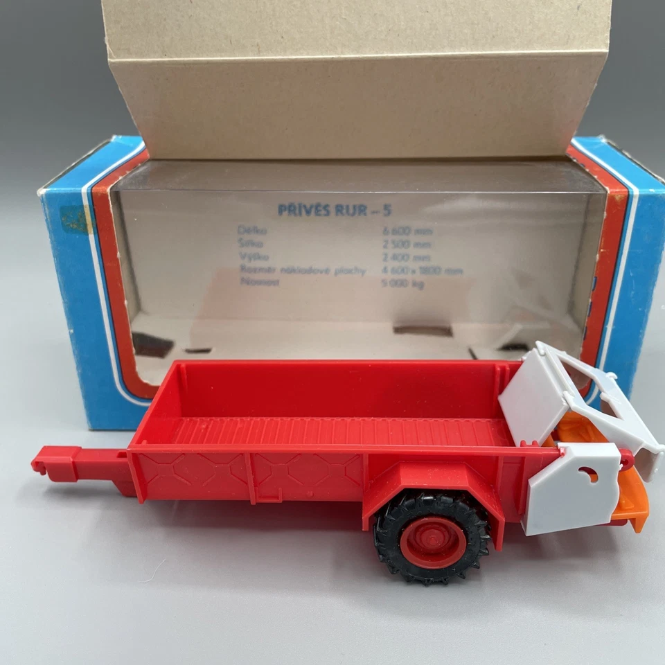 Vintage IGRA Plastic Zetor RUR-5 Muckspreader  Czech model  for Zetor CR 120 45 - Image 3 of 4