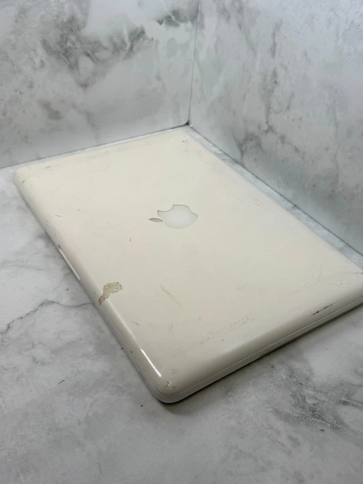 Apple MacBook Bianco A1342 (2009) Non Testato - Ricambi o Restauro - Immagine 3 di 4
