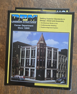 HO Scale Corner Department Store Plastic Kit - DPM #12800 NIP