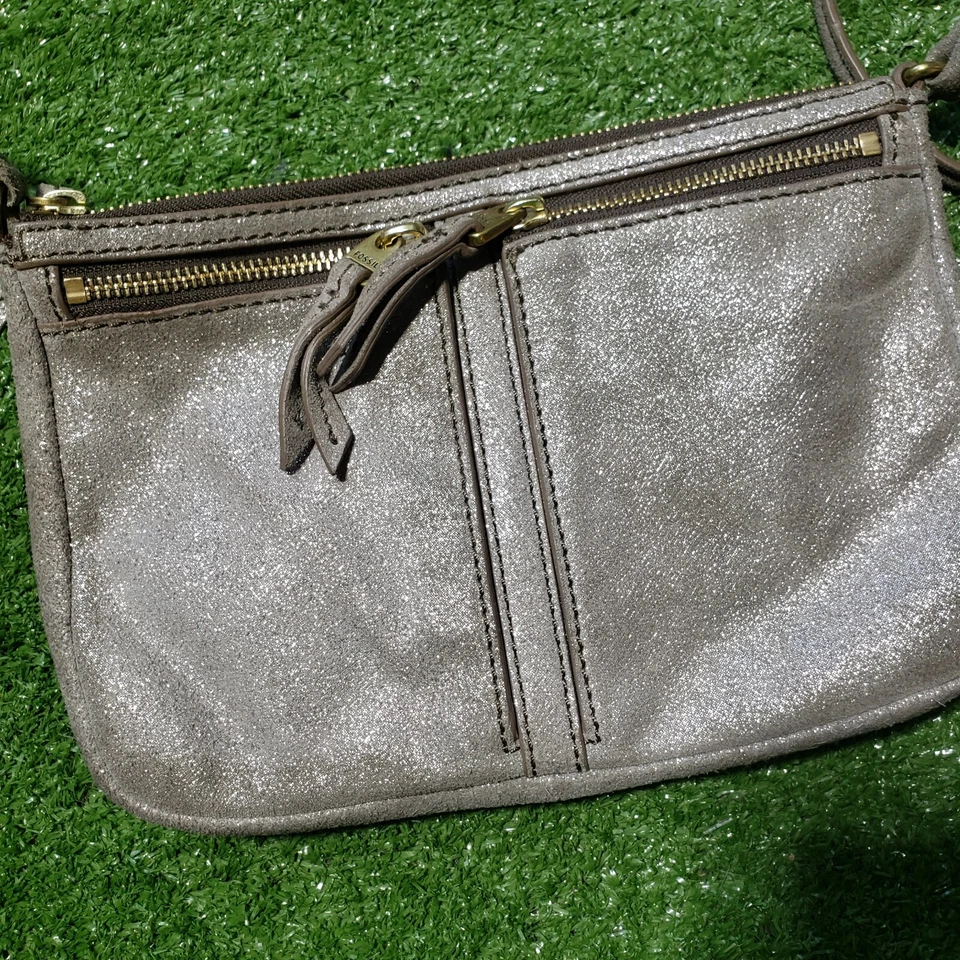 Fossil 灰色闪光珠光斜挎包钱包可调节肩带 — 第 2/4 张图片