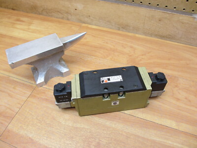 Ross W6577A4301 Pneumatic Directional Valve Solenoid 24VDC 323 B33