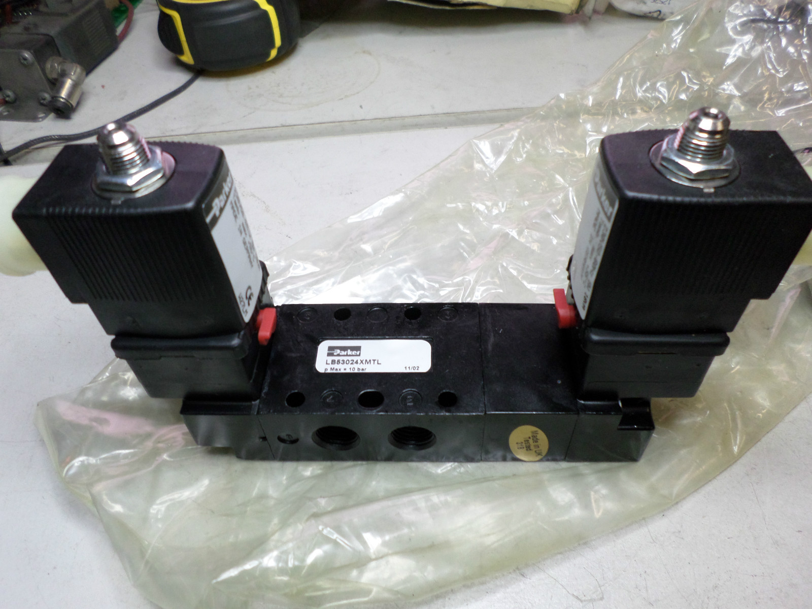 PARKER -- SOLENOID VALVE SELF CENTRING -- LB53024XMTL -- 5/3 -- 240AC -- G1/4