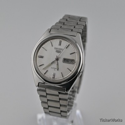 Seiko 5 Automatic 7009 Silver Dial Spanish Day Date 1980s Vintage Watch