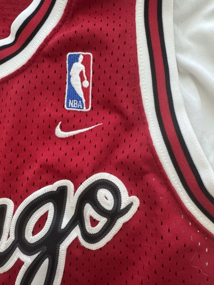 Camiseta roja NBA Chicago Bulls NIKE #23 MICHAEL JORDAN 1984 Flight 8403 pequeña +2 Foto 4 de 4