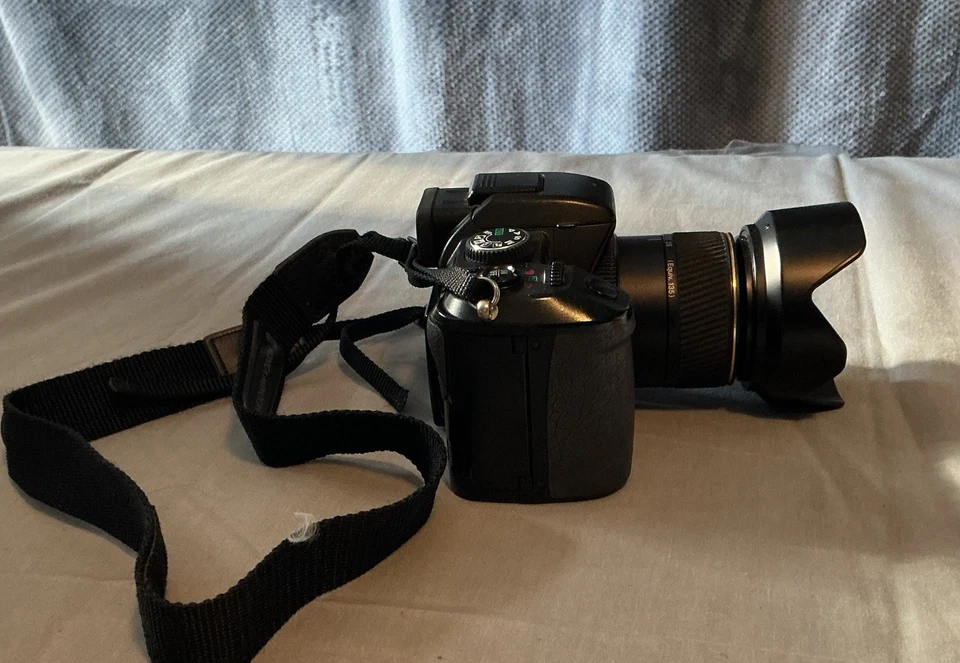 KONICA MINOLTA DIMAGE A 200 8 MEGAPIXEL BRIDGE CAMERA WITH BATTERY,CHARGER, CASE - Image 4 of 4