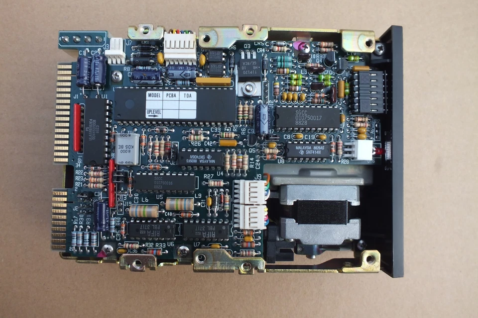 MFM-Festplatte Miniscribe-8425 und XEBEC MFM Controller mit Kabeln - Bild 3 von 4