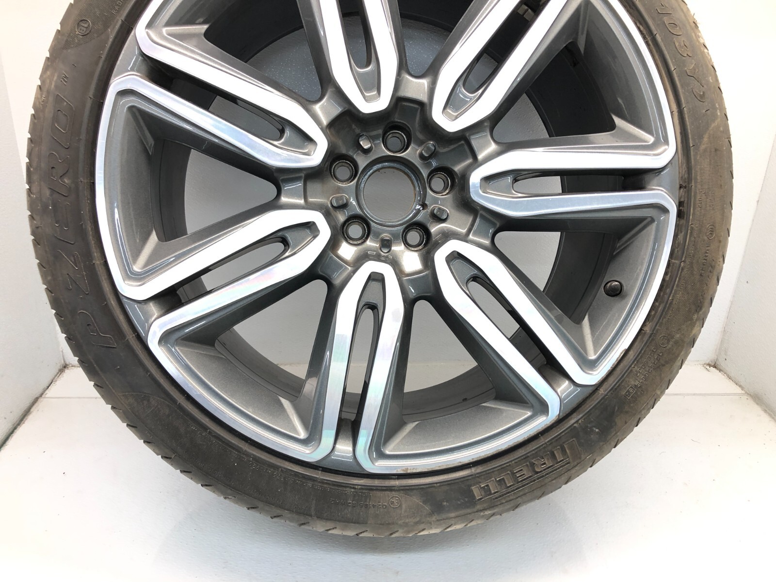 2014-2019 BENTLEY FLYING SPUR WHEEL RIM TIRE 21" 9.5X21 275/35ZR21 TIRE OEM.