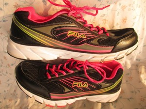 fila black and pink shoes