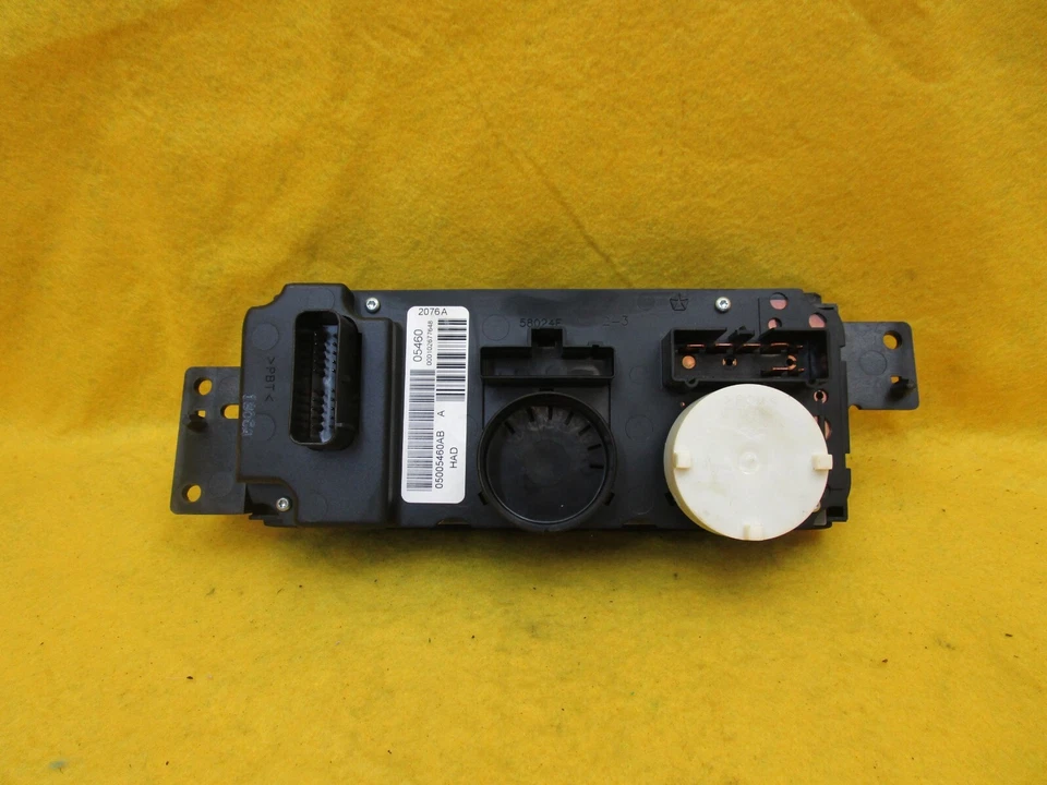 Переключатель климат-контроля температуры тепла кондиционера Chrysler Pacifica 2005 - 2008 годов выпуска PN 5005460AB - Изображение 4 из 4